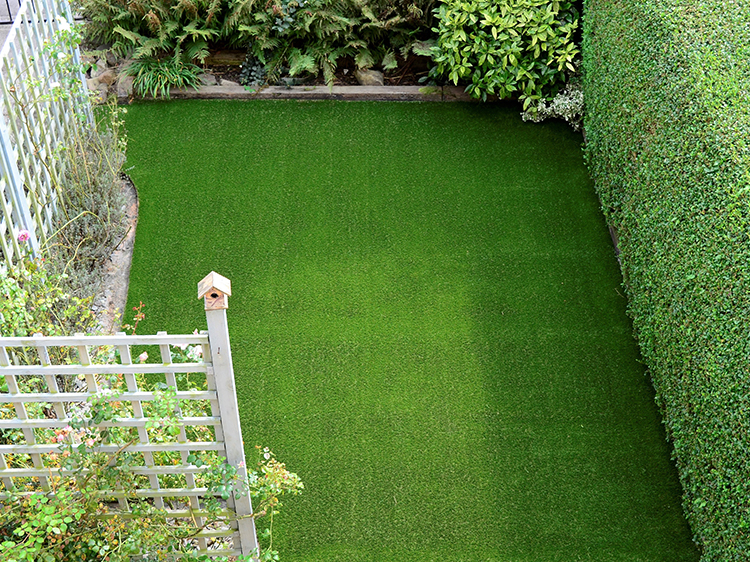 hedging-artificial-grass