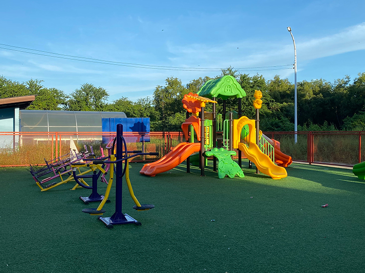 Why Artificial Grass in Tampa FL is the Best Material for Playgrounds