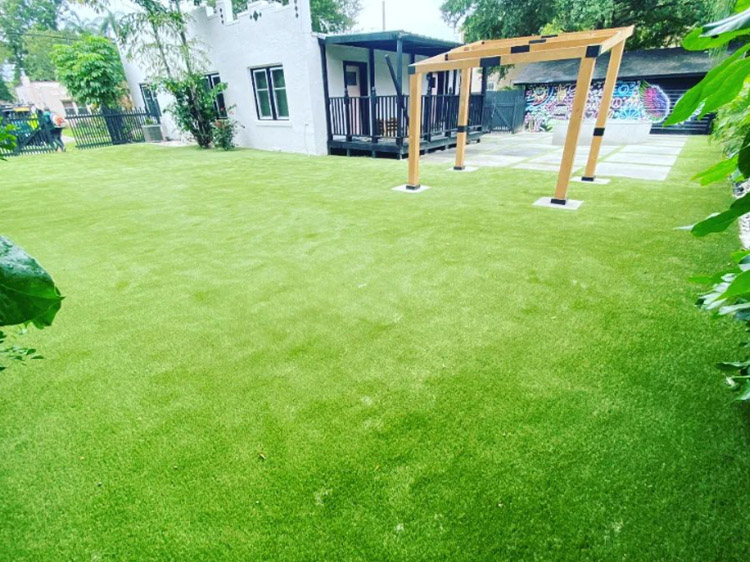 The Aesthetic Benefits of Artificial Turf in Austin for Backyard Landscaping