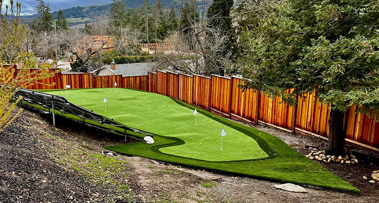 Advantages of Customizing Slope and Speed with an Artificial Grass Putting Green