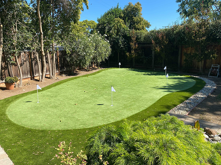 How Artificial Grass Helps Improve Your Short Game at Home