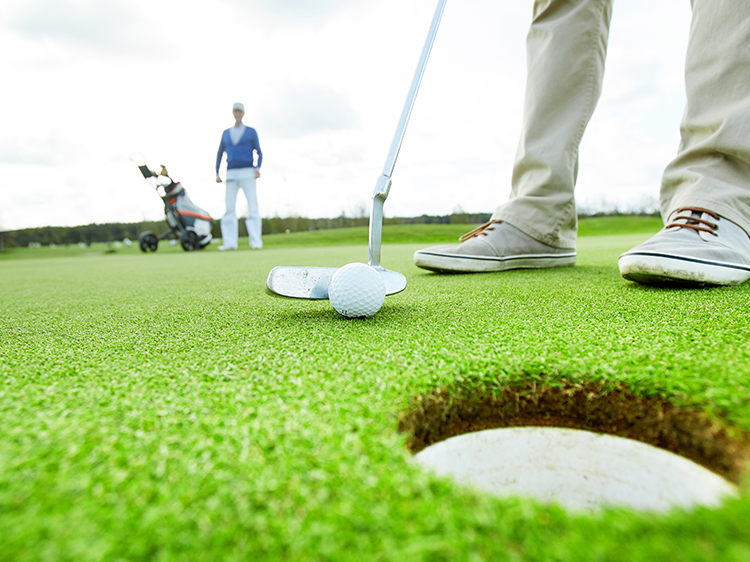 How to Perfect Your Short Game on an Artificial Grass Putting Green