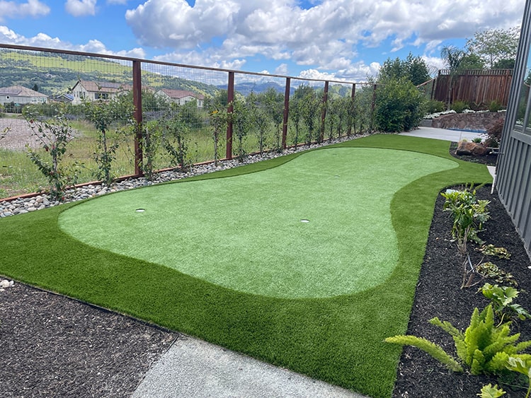 How to Select the Perfect Location for Your Backyard Putting Green