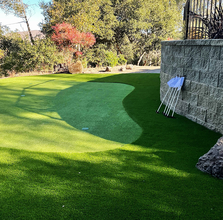 Turn Your Backyard Into a Golfer’s Paradise - Artificial Putting Greens