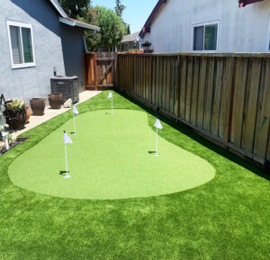 Backyard Putting Greens - Installation & Benefits of Artificial Grass