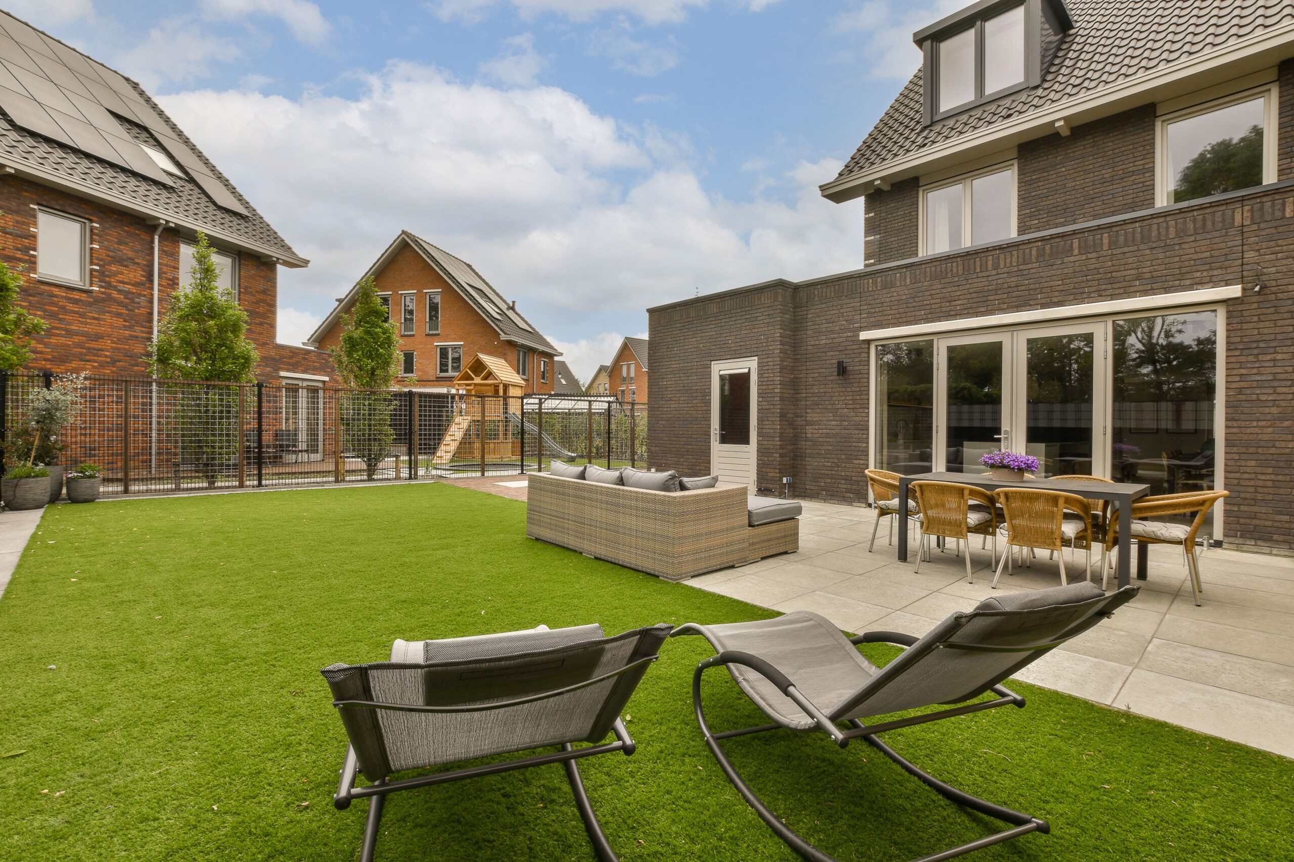 artificial grass residential pet-friendly yard design