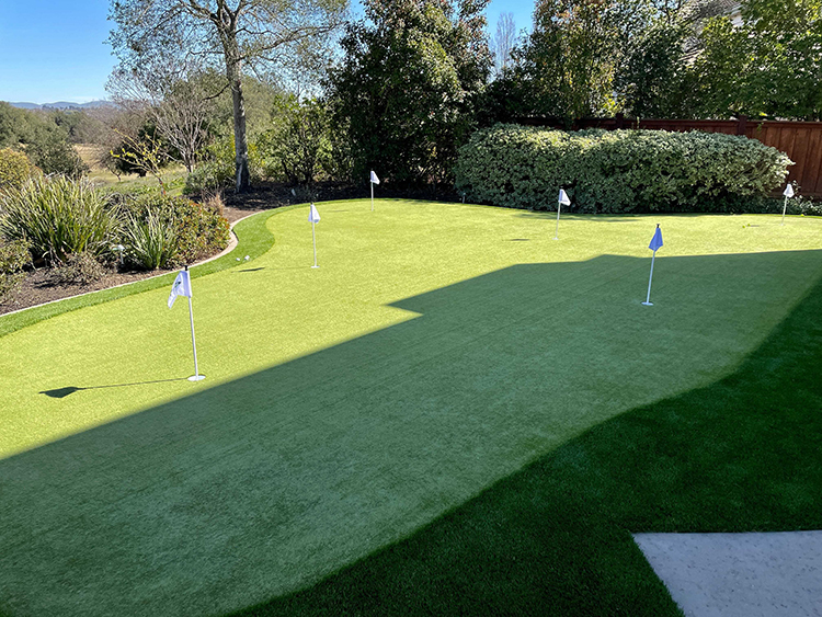 How big is a putting green This layout shows ideal dimensions for home practice